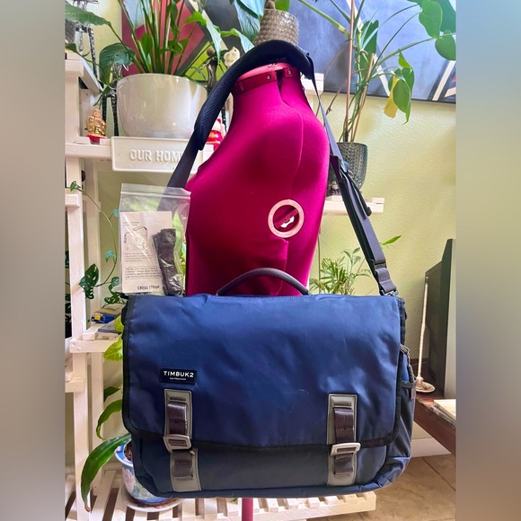 Timbuk2 Messenger Command Bag(medium). Excellent condition